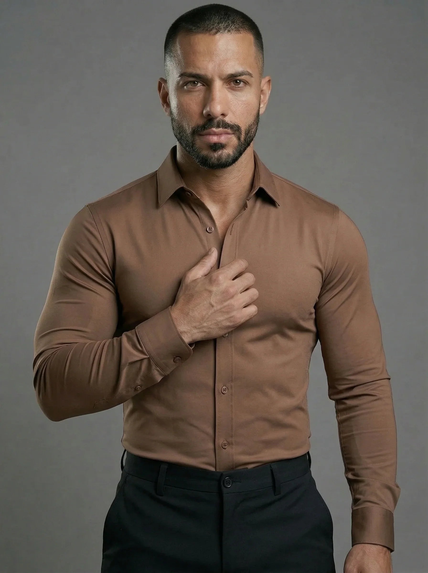 Camisa formal elástica marrón oscuro
