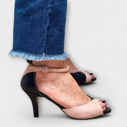 Noirella | Elegantes zapatos de salón con correa