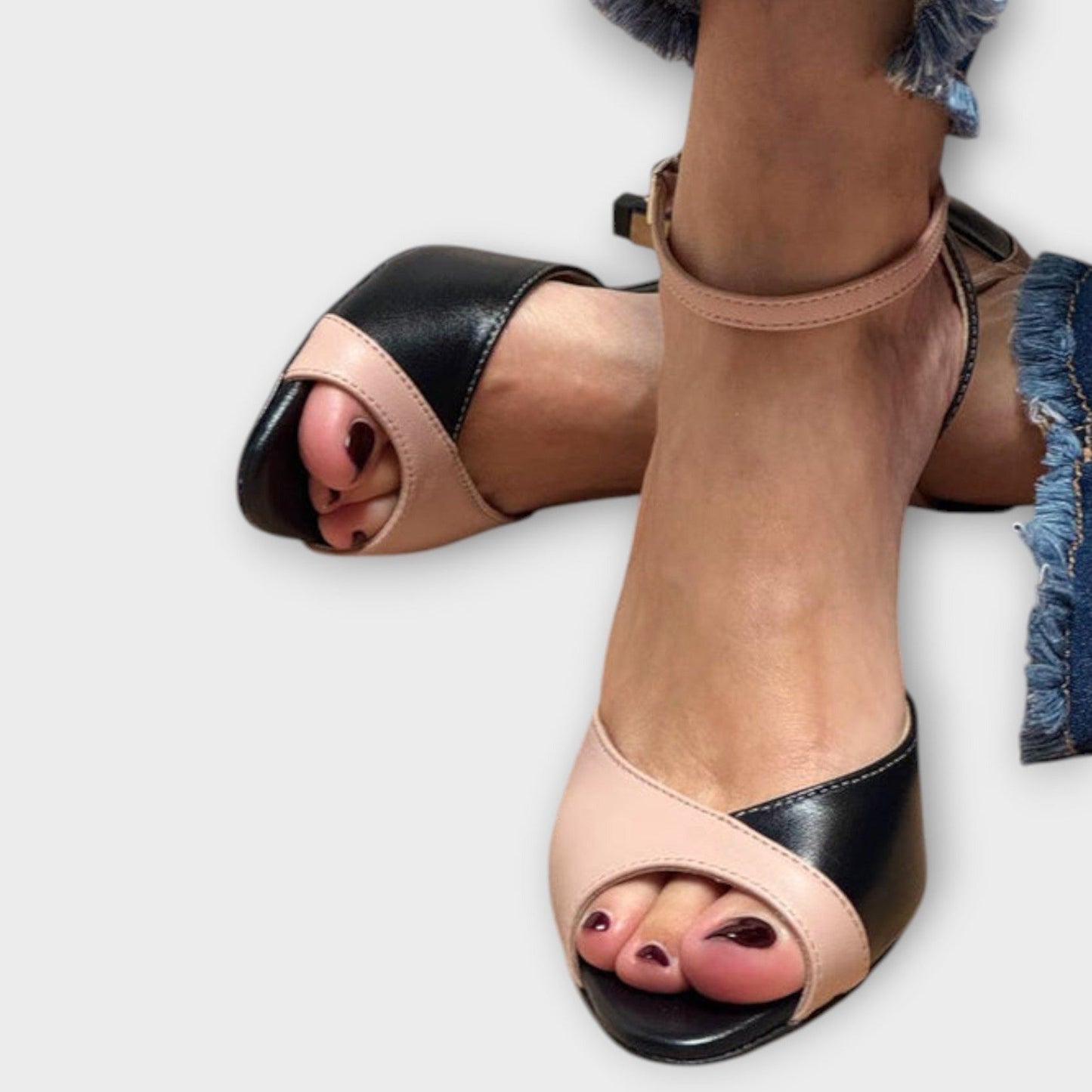 Noirella | Elegantes zapatos de salón con correa