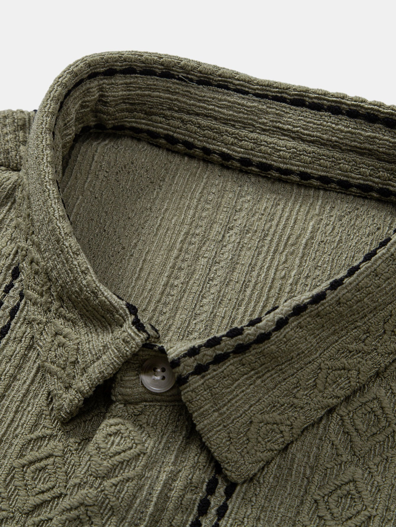 Camisa de jacquard a rayas geométricas con botones y pantalones de lino de pierna recta
