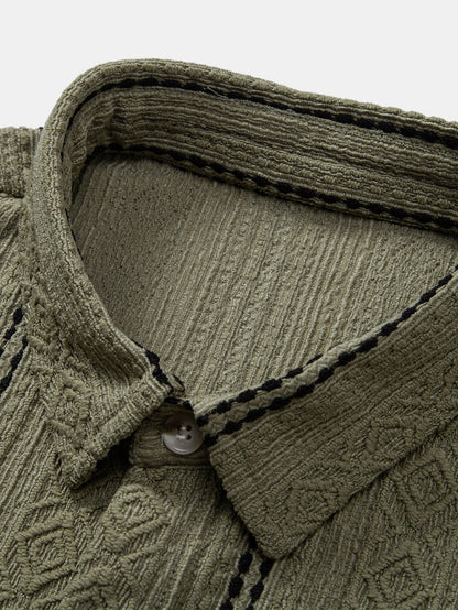 Camisa de jacquard a rayas geométricas con botones y pantalones de lino de pierna recta