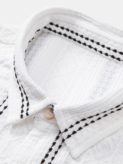 Camisa de jacquard a rayas geométricas con botones y pantalones de lino de pierna recta