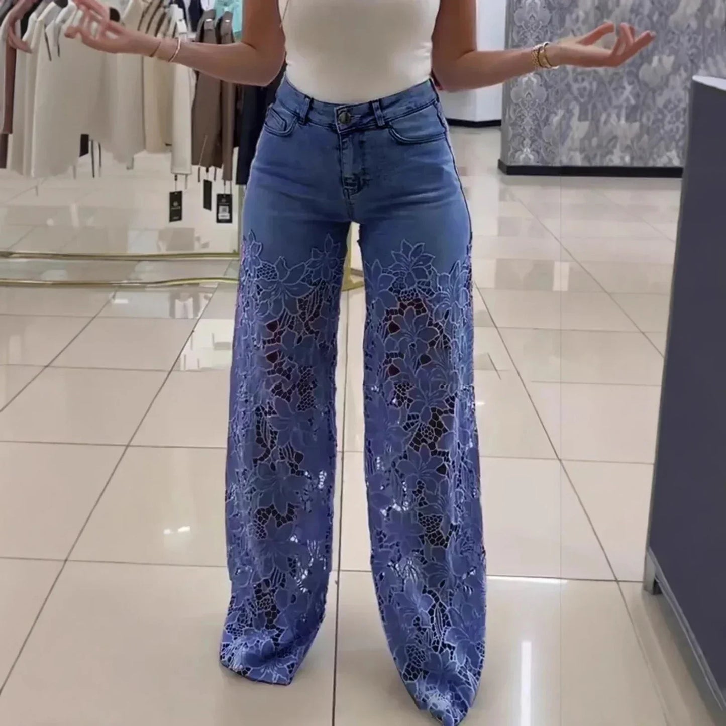 Vaqueros Aria™ en Denim Moderno con Encaje Floral