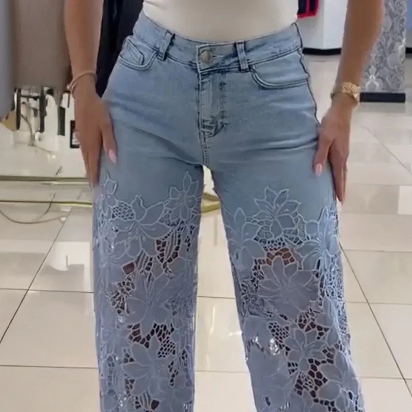 Vaqueros Aria™ en Denim Moderno con Encaje Floral